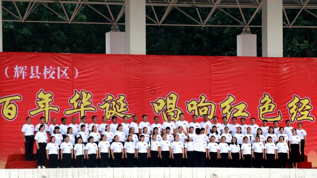 重庆单轨丝滑变轨火到国外，马斯克点赞评论：不可思议